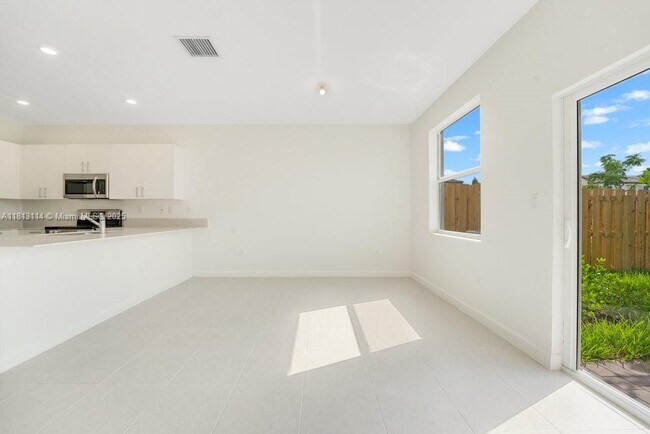 Foto del edificio - 2805 SE 26th Ave