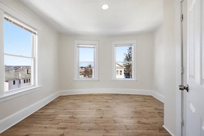 Building Photo - 12 Hillside St