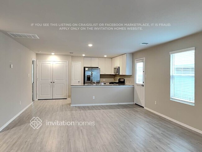 Building Photo - 7319 Avila Vis