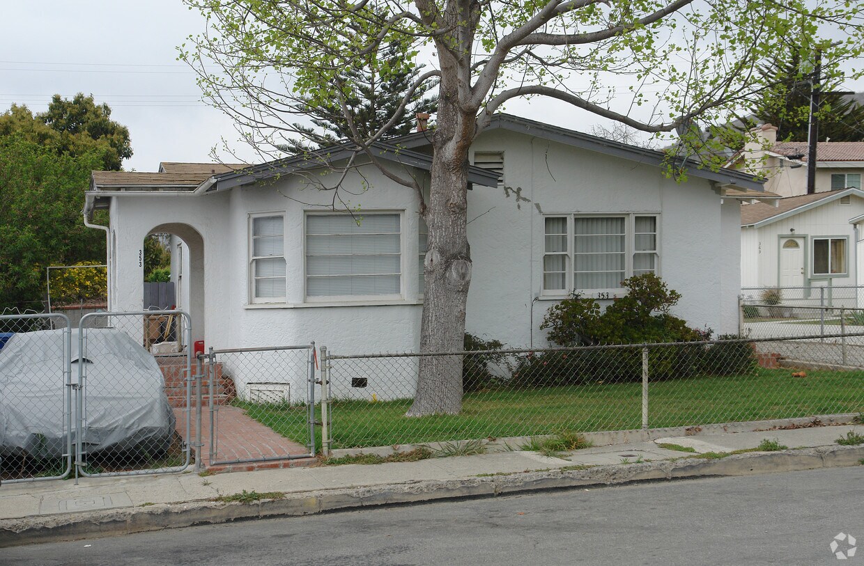 Foto del edificio - 353 E McFarlane St