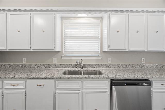 Building Photo - 1410 Pine Hill Dr