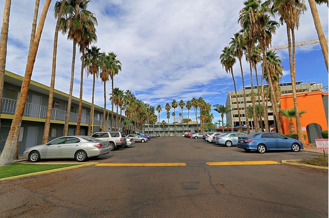 Building Photo - Riviera Palms