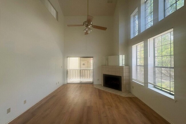 Foto del edificio - FABULOUS walkable/bikeable 3BR with parkin...