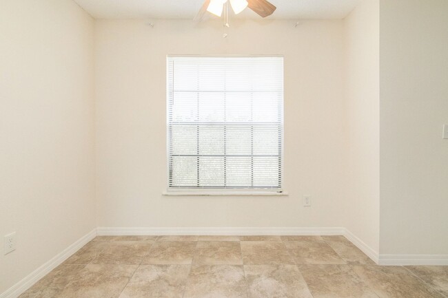 Foto del edificio - Beautiful 2BR/1.5BA Townhome for rent Near...