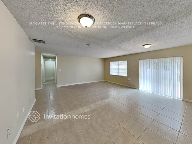 Foto del edificio - 1420 Guinevere Dr