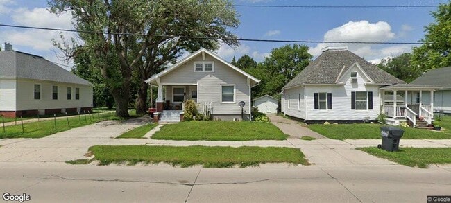 Building Photo - 206 W Pasewalk Ave