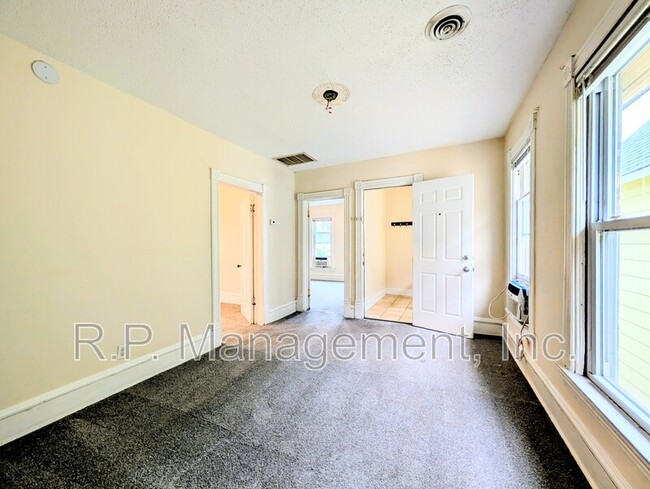 Building Photo - 340 16th Ave NE