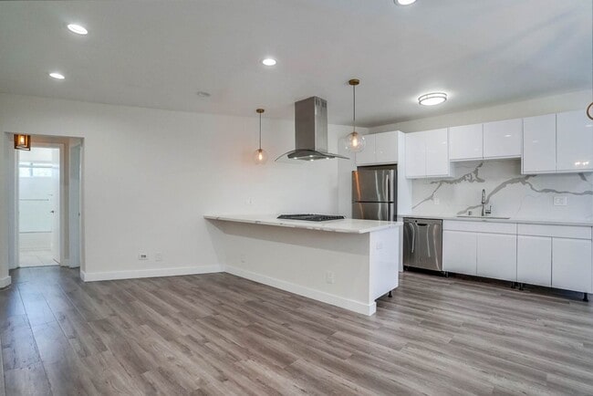 Interior Photo - 715 Marlborough Ave