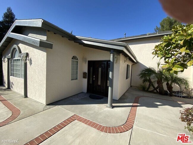 Foto del edificio - 4 br, 3 bath House - 20897 Kelvin Pl