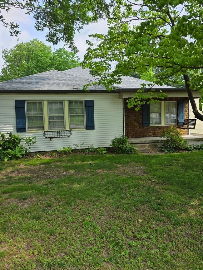Building Photo - Great 3 bed 2 bath in the beautiful Meadow...