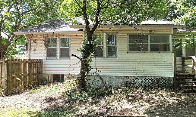 Foto del edificio - Rountree Area, Close to MSU! 2 Bedroom House!  $1095!