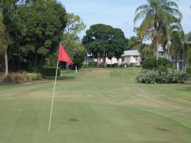 Foto del edificio - 18081 SE Country Club Dr