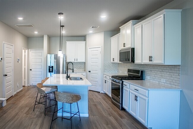 Foto del edificio - 16018 Oregon Oak Dr