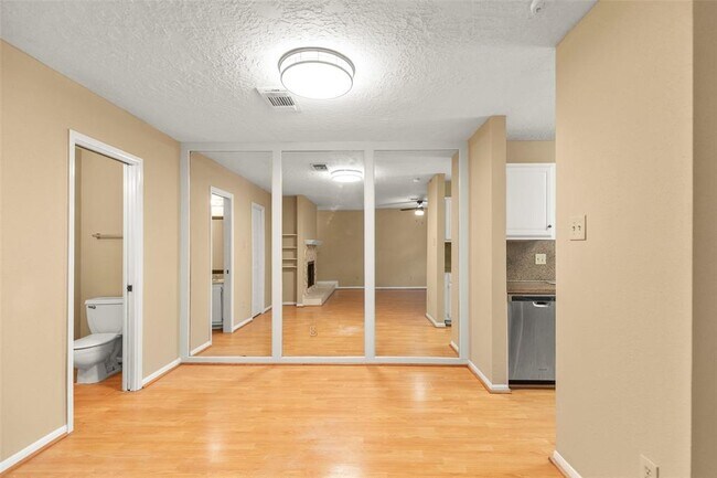 Building Photo - 2379 Briarwest Blvd
