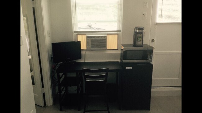 Building Photo - 1 31st St