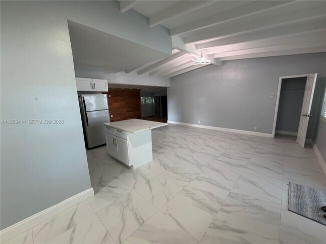 Building Photo - 4210 SW 10th St