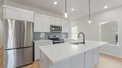 Building Photo - 1718 Cuppett Cir