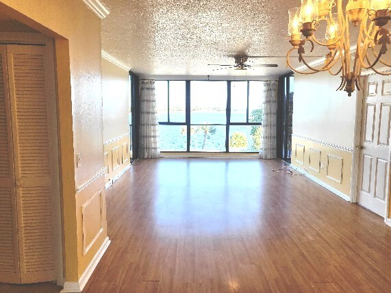 Building Photo - 7100 Sunshine Skyway Ln S