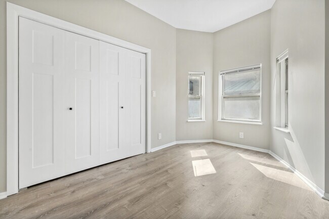 Building Photo - 2525 N Orchard St