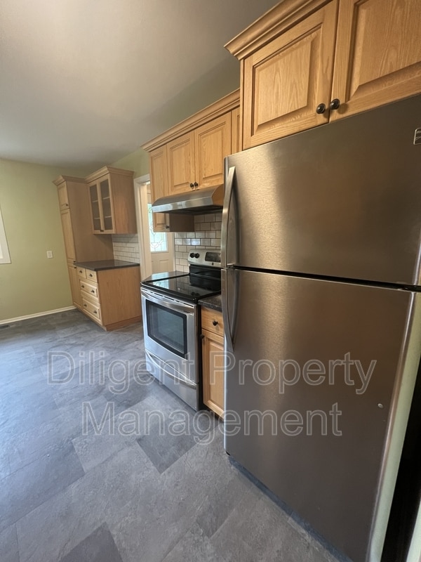 Photo du bâtiment - 1318 Amundsen Ave