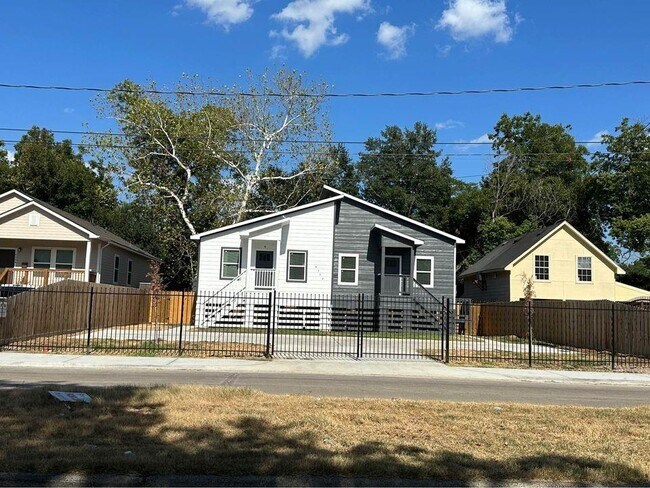 Foto del edificio - 4302 Hirsch Rd