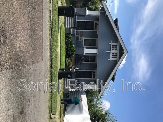 Building Photo - 1618 Abundance St