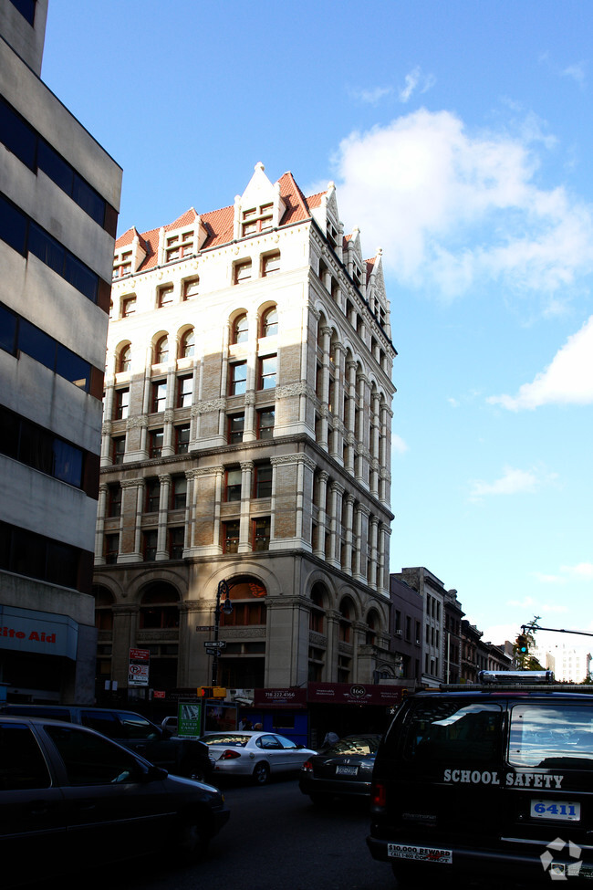 Foto del edificio - 166 Montague St