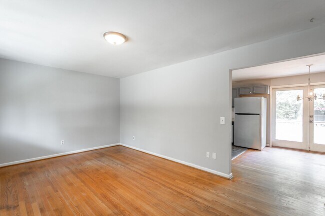 Building Photo - Adorable 3 bedroom, 1 bath home in Chattan...
