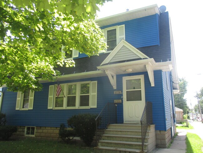 Building Photo - 611 Hubbard St