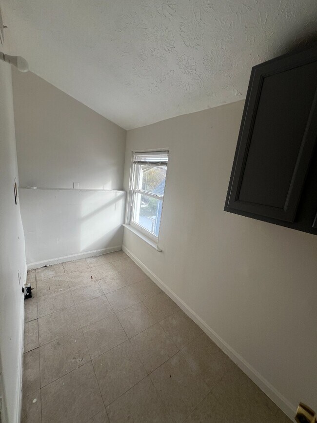 Foto del edificio - Spacious 3-Bed Apartment - Off-Street Park...