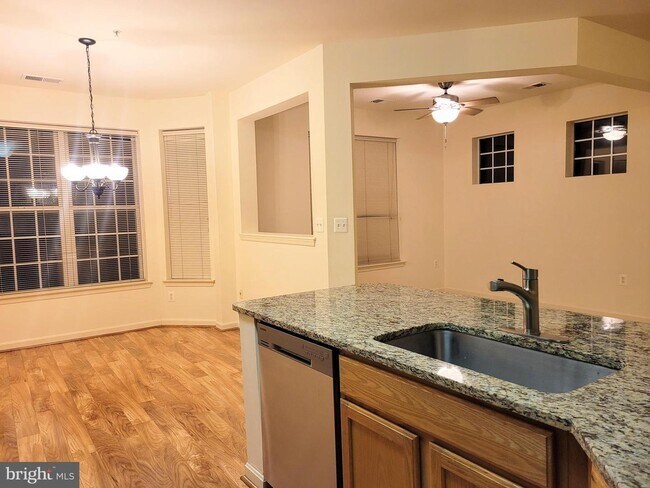 Building Photo - 6480 Cheyenne Dr