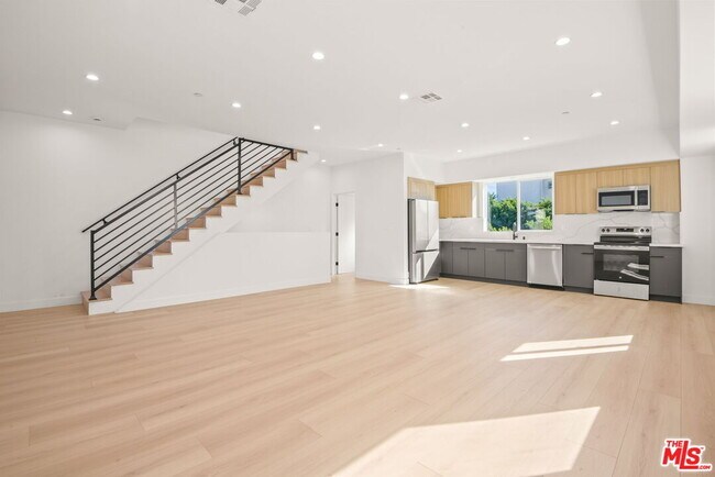 Foto del edificio - 1709 Burnside Ave