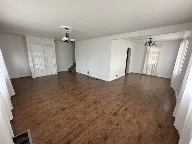 Building Photo - 320/322 Casey Ave*