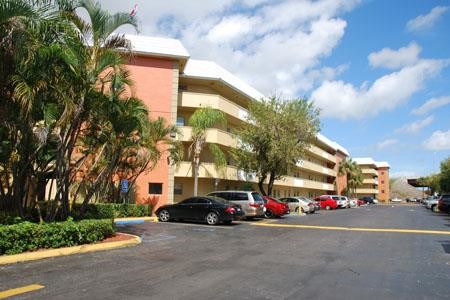 Foto del edificio - CUTLER GARDENS APARTMENTS