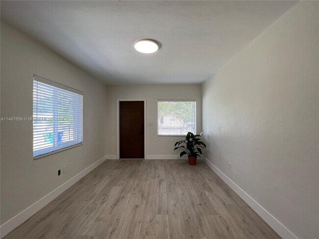 Building Photo - 246 NW 49th St