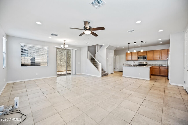 Foto del edificio - 8311 E Irwin Ave