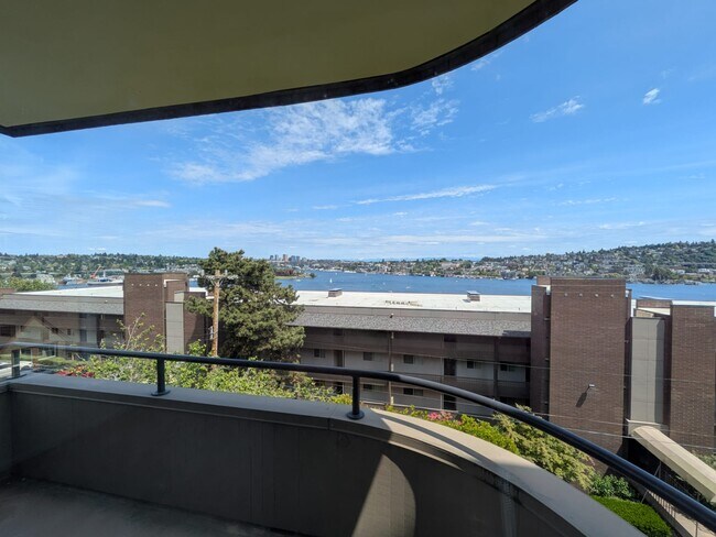 Foto del edificio - 2134 Waverly Pl N
