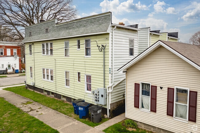 Building Photo - 1202-8 Nevada St