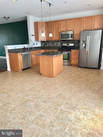 Primary Photo - 639 Burr Oak Ct