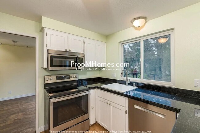 Foto del edificio - Charming Three Bedroom Home in SW Portland!