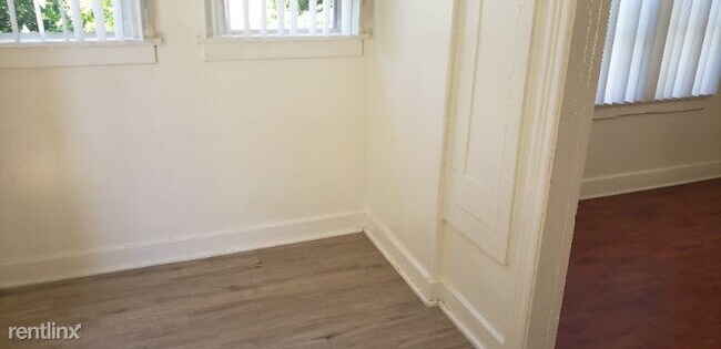Building Photo - 2 br, 1 bath Apartment - 213 N Reno St