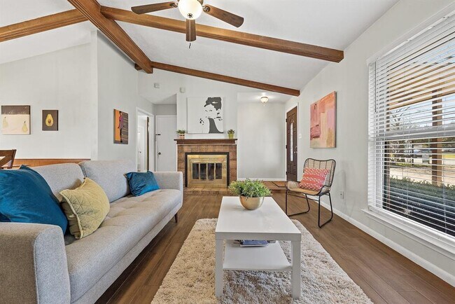 Foto del edificio - 2808 Blue Ridge Dr