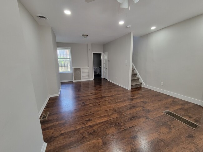 Building Photo - 2045 Moravian St