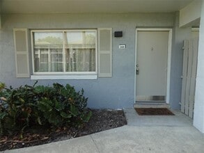 Building Photo - 123 BLUE POINT Way