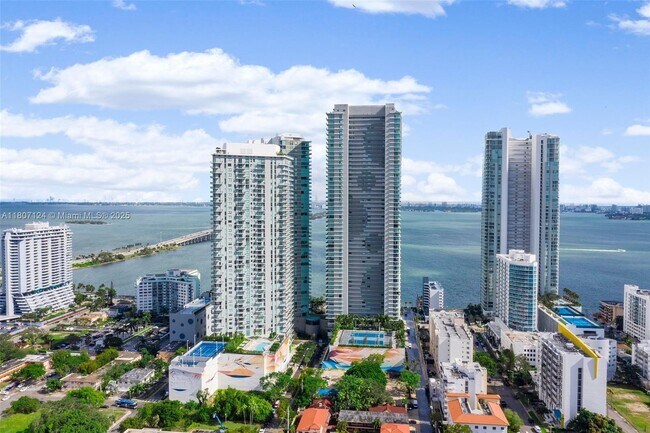 Foto del edificio - 480 NE 31st St