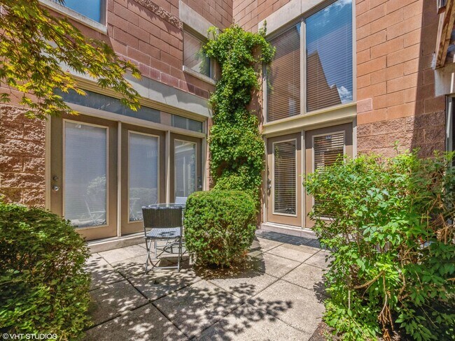Foto del edificio - 1100 W Cornelia Ave