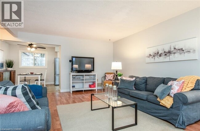 Building Photo - 49 Cedarwoods Crescent