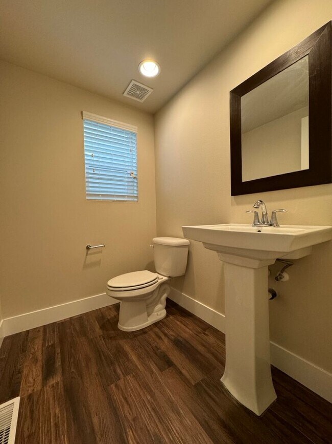 Foto del edificio - Gorgeous 4BR, 3.5BA Gem in Kingstone Community, Lynnwood,