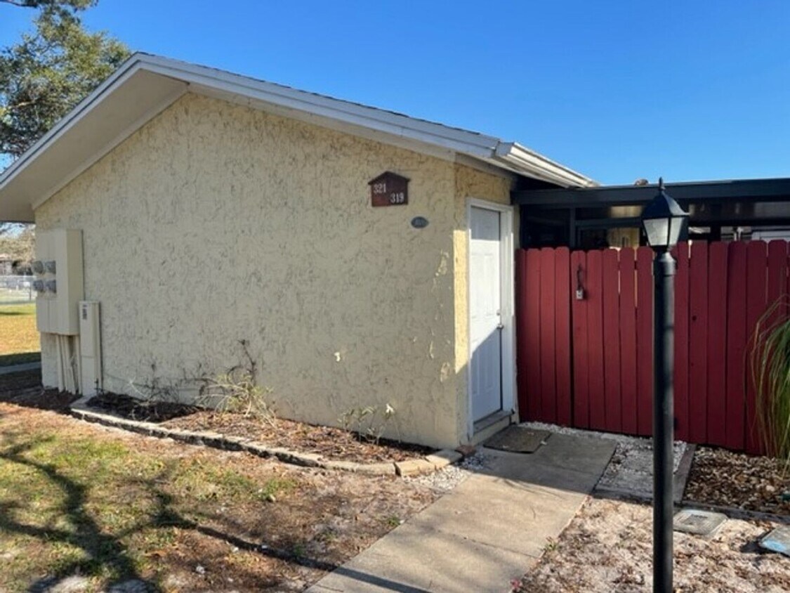 Foto principal - 2 Bedroom/1.5 Bath Condo in Indian Rose! A...