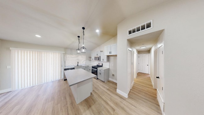 Foto del edificio - 7323 Glen Arbor Dr